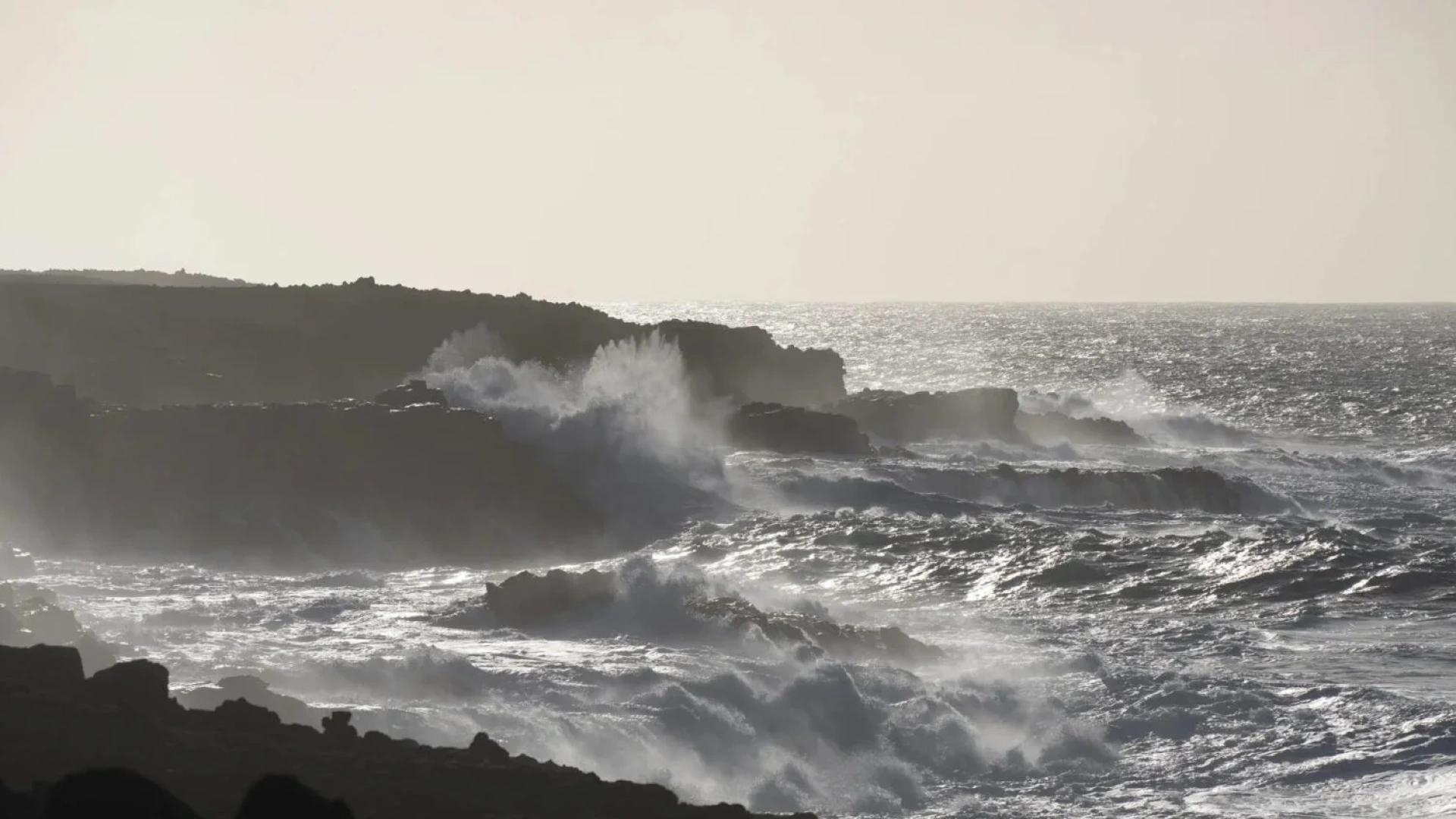 Un surfista canario alerta del oleaje más fuerte en Gran Canaria en 40 años