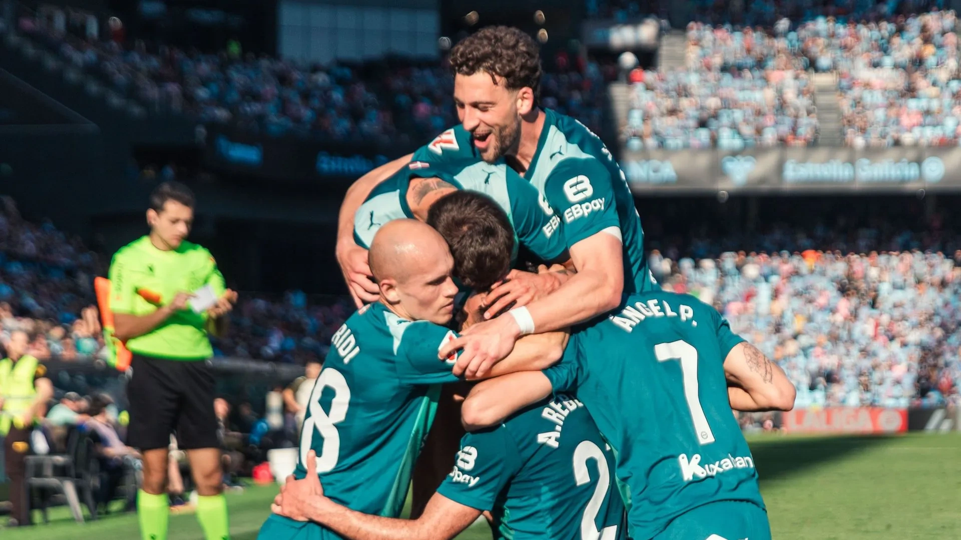 Épica albiazul en Vigo, del descenso al éxtasis