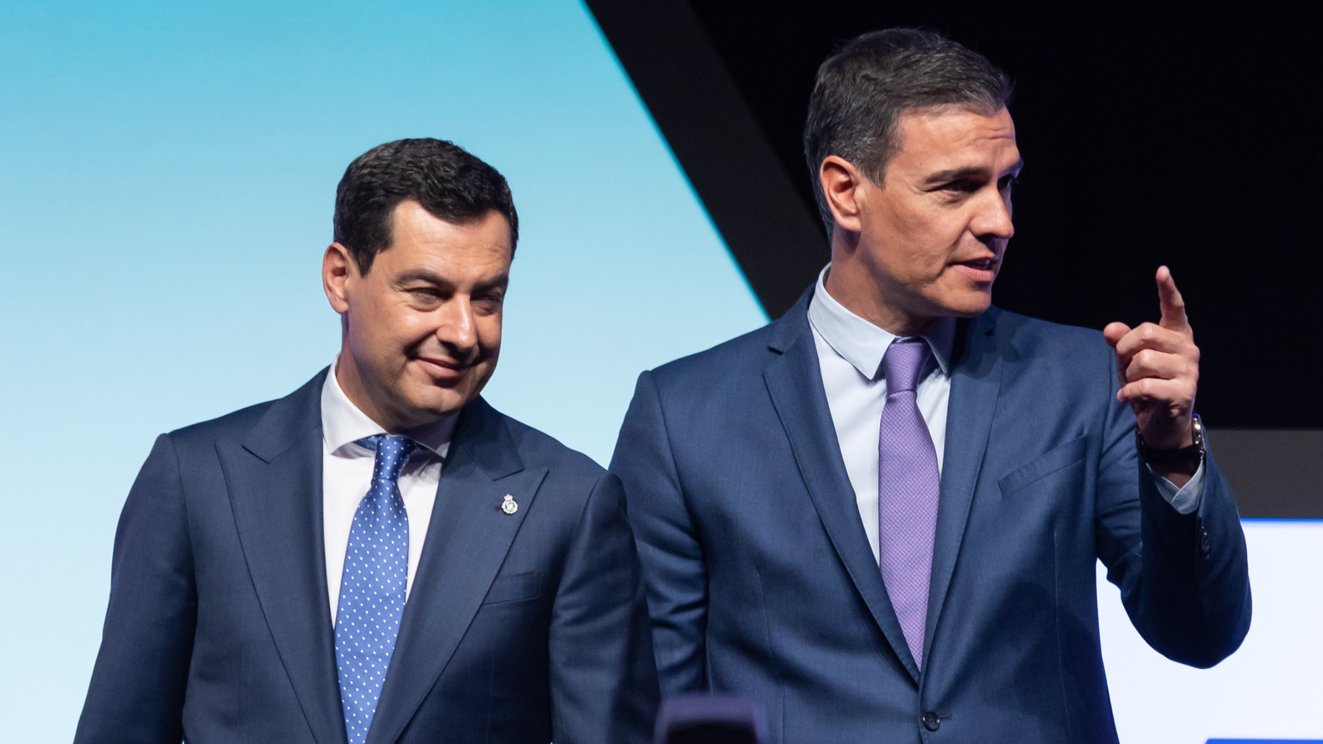 El jaque mate de Juanma Moreno a Sánchez al convocar elecciones en Andalucía: la clave del adelanto para que no coincidan con las generales