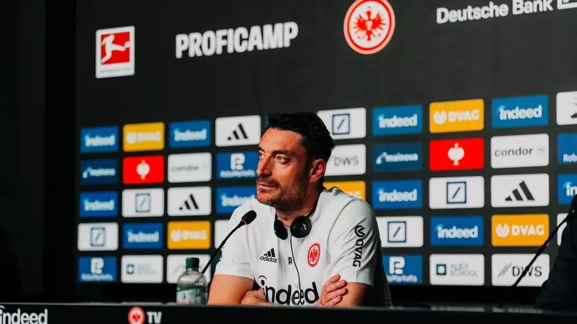 Albert Riera pierde su segundo partido al frente del Eintracht Frankfurt y en Alemania hablan de dudas en el equipo