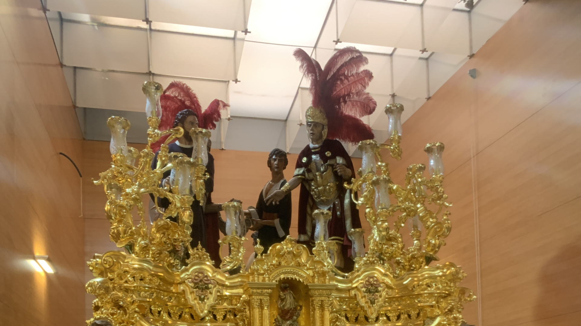 El Prendimiento culmina el dorado de su imponente paso de misterio tras 22 años de trabajo