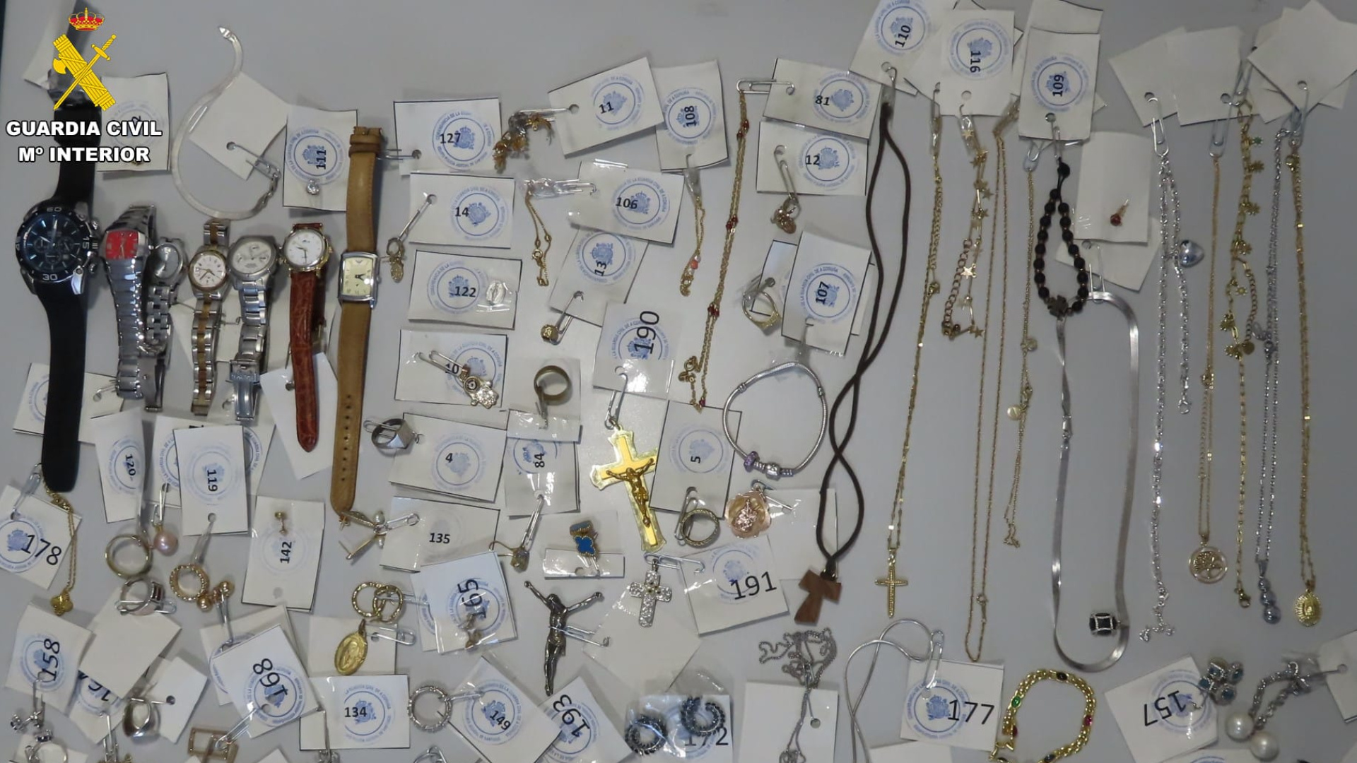 Si robaron en tu casa del área de Santiago el pasado mes de diciembre, igual reconoces alguna de estas joyas