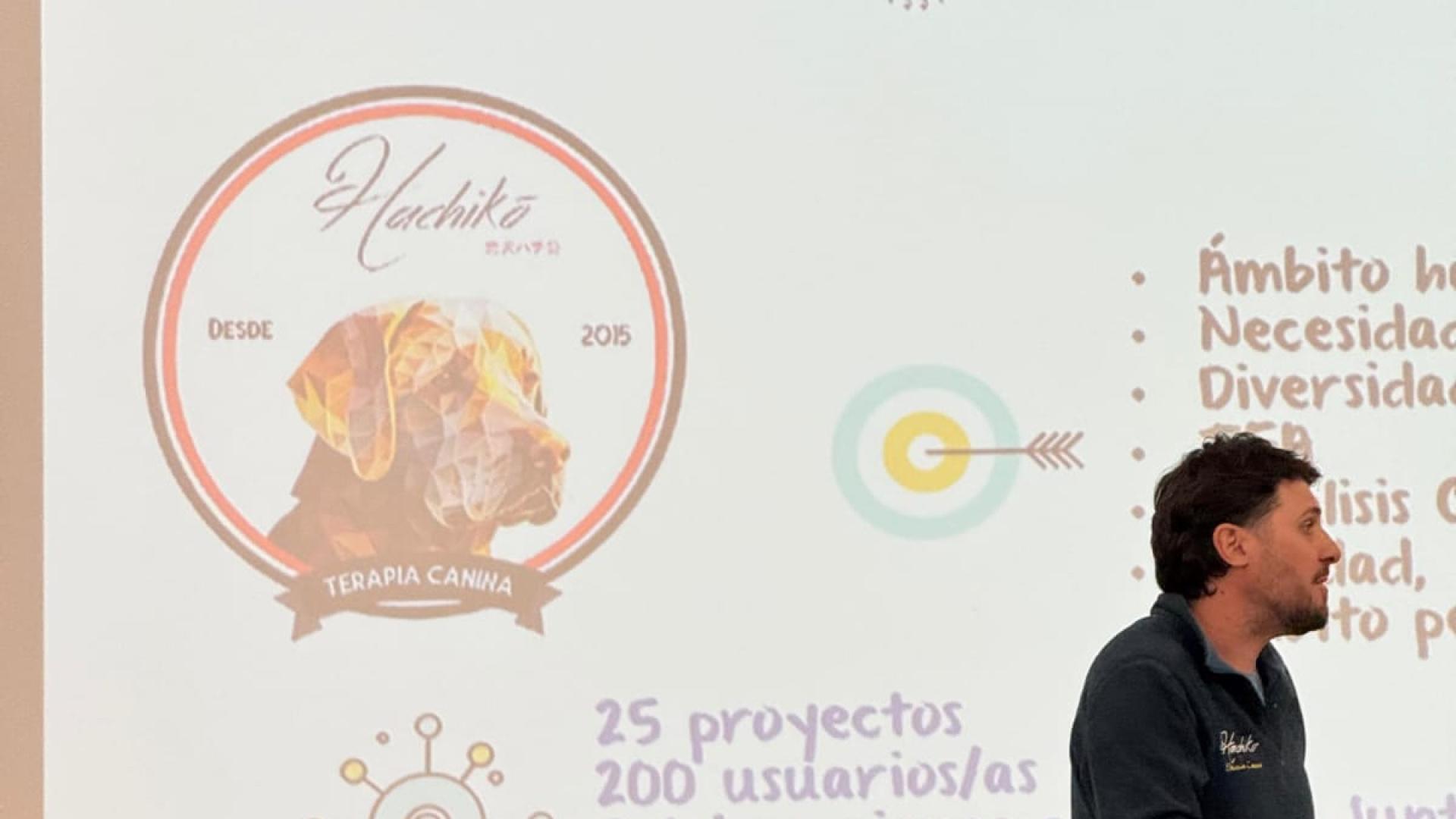 Los perros irrumpen en la universidad como herramienta educativa y terapéutica