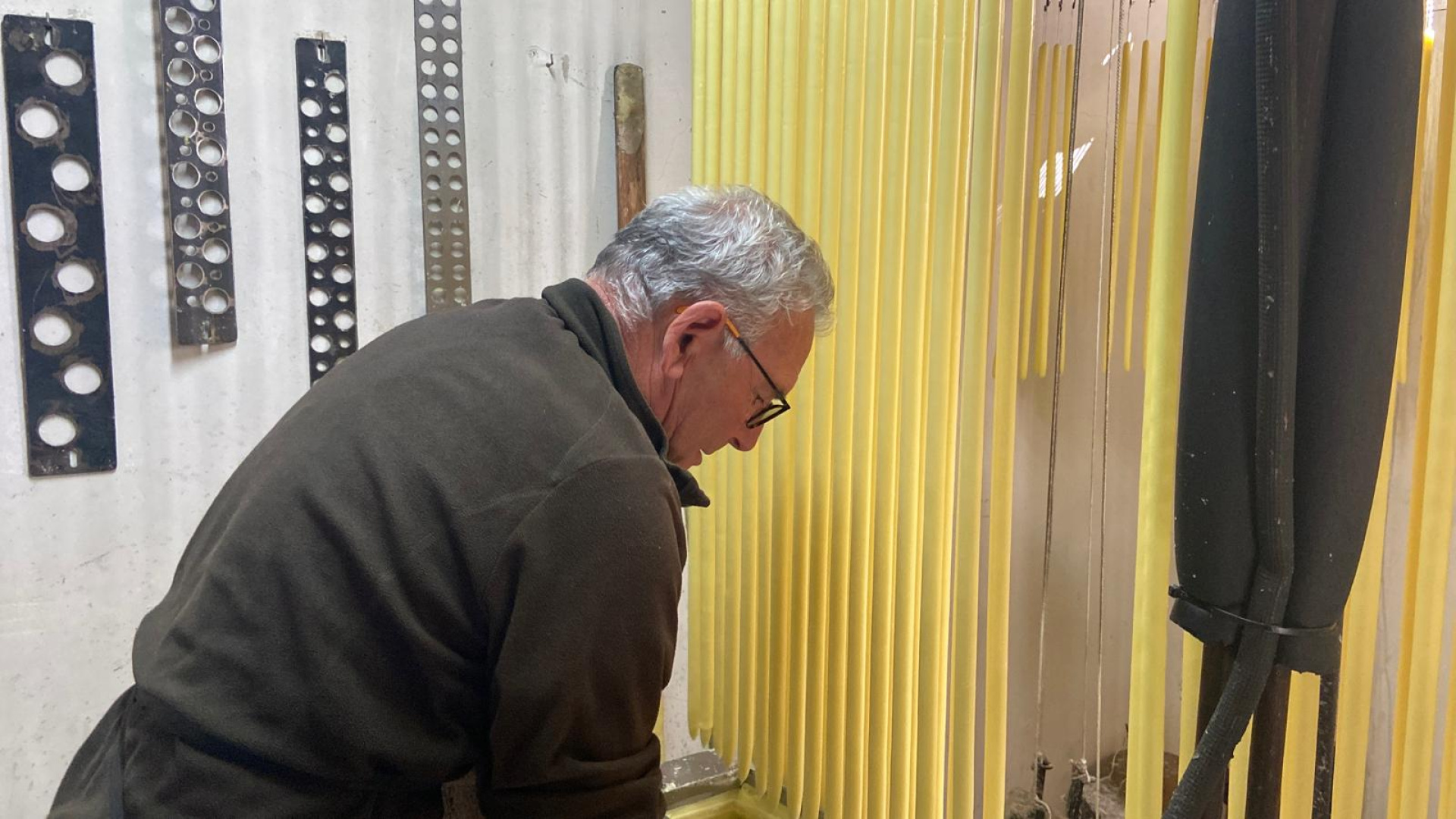 El último maestro cerero de Mallorca se aferra a un arte de 126 años a punto de extinguirse