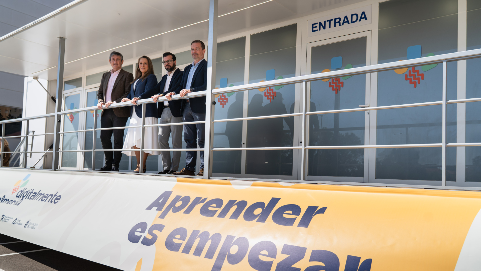 Almería lanza camiones formativos para digitalizar sus pueblos más pequeños