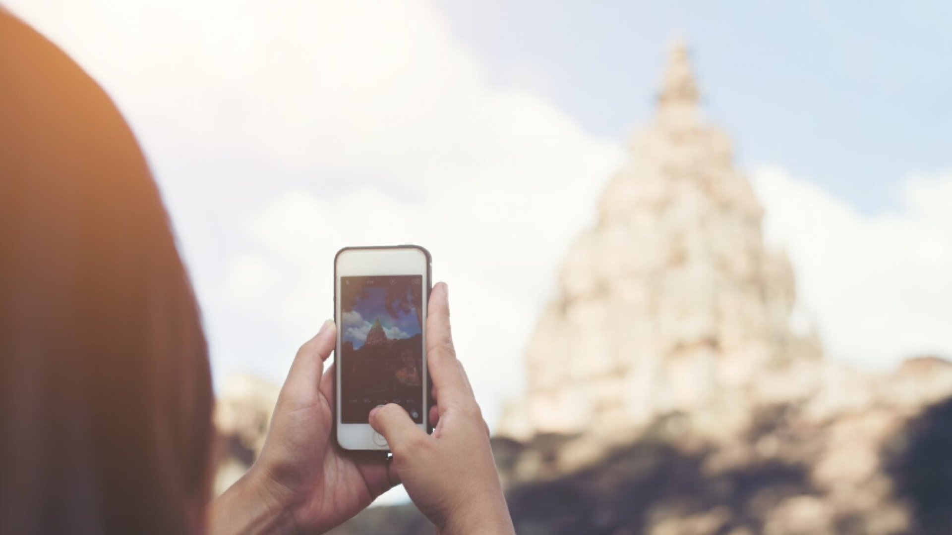 Tu móvil te delata en vacaciones: los diez consejos de un experto para evitar el desastre en Semana Santa