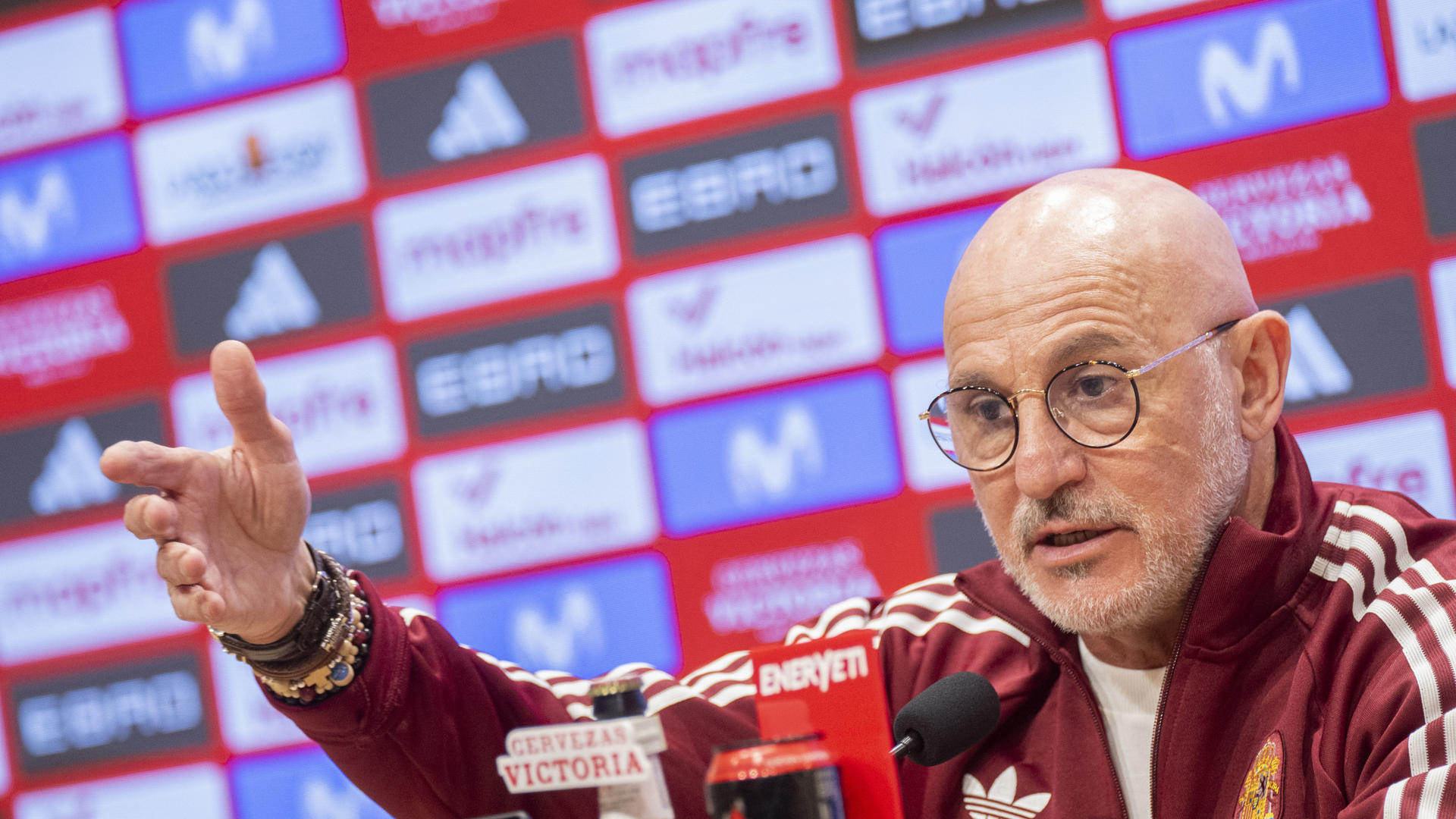 Luis de la Fuente no despeja las dudas con la portería de selección española: 