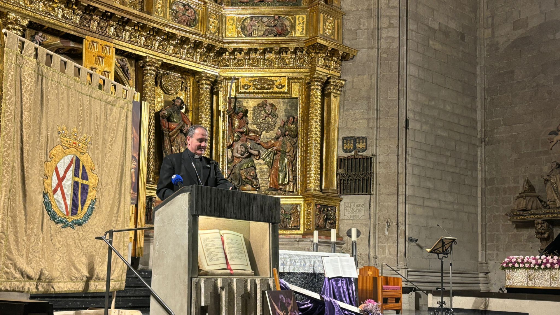 El obispo de La Rioja, Santos Montoya, llama a 