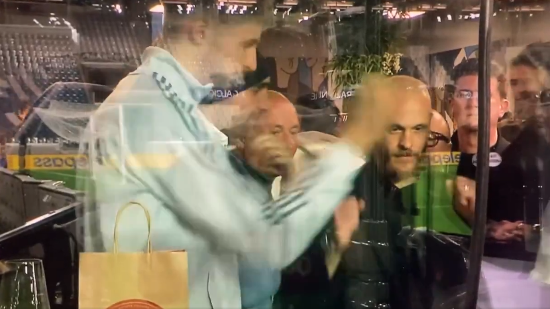 El viral video de dos internacionales italianos celebrando la victoria de Bosnia, su rival por una plaza en el Mundial