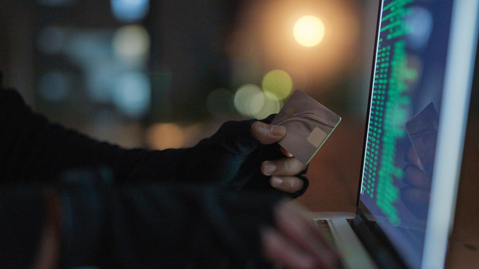 Hackean 93 GB de datos de una plataforma usada por la policía para recibir denuncias anónimas: se trata de información crítica