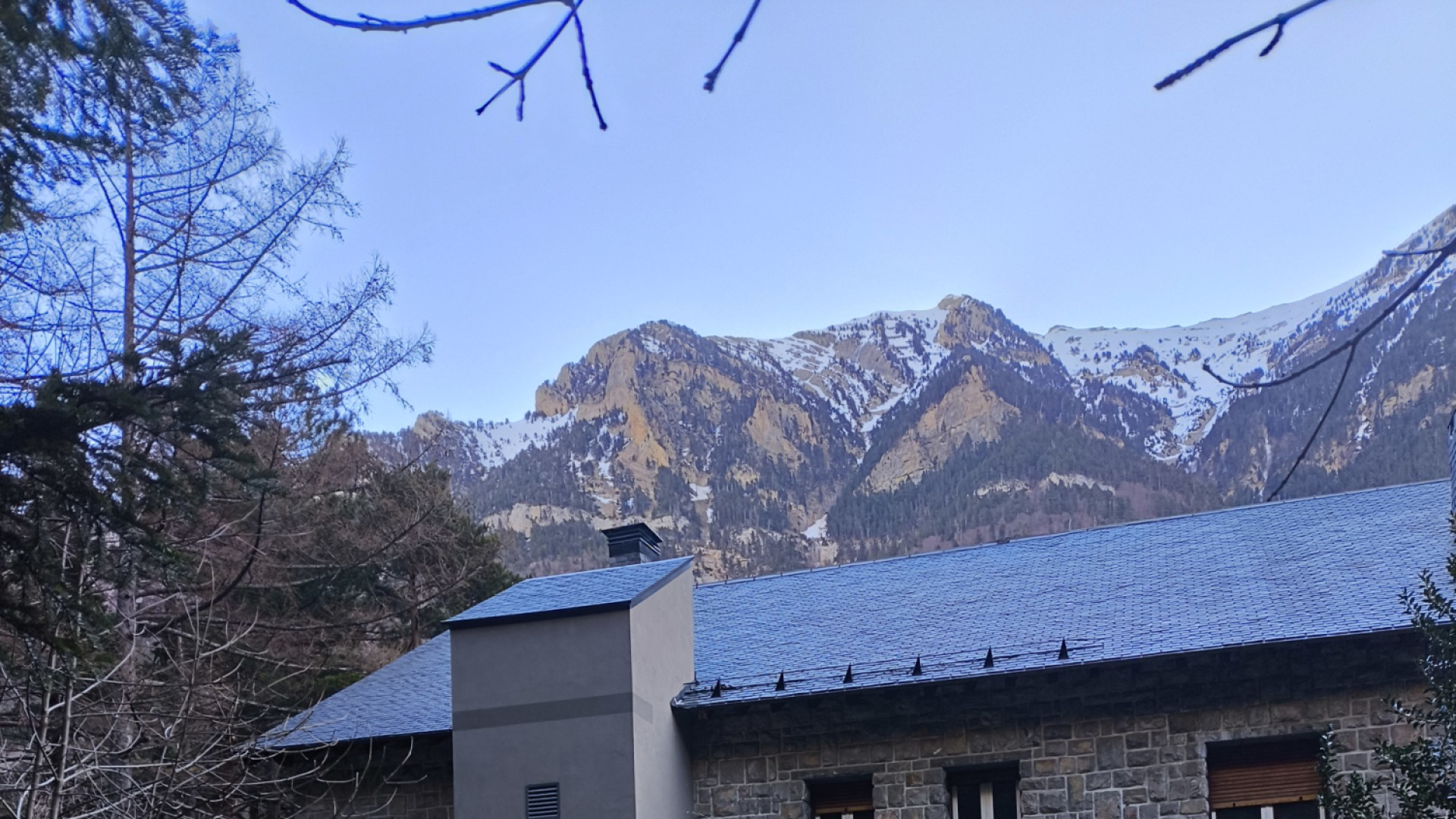 Canfranc redobla su apuesta contra la despoblación con una nueva oficina de atención social