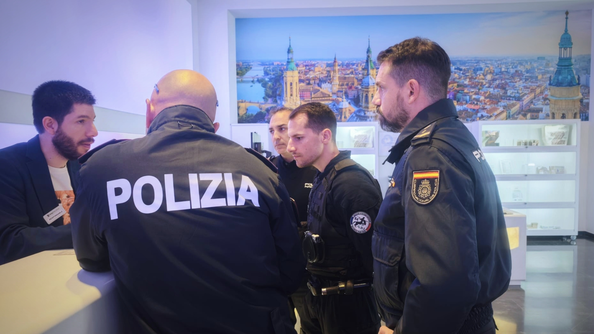 ¿Qué hace la Policía francesa e italiana patrullando por las calles de Zaragoza esta Semana Santa?