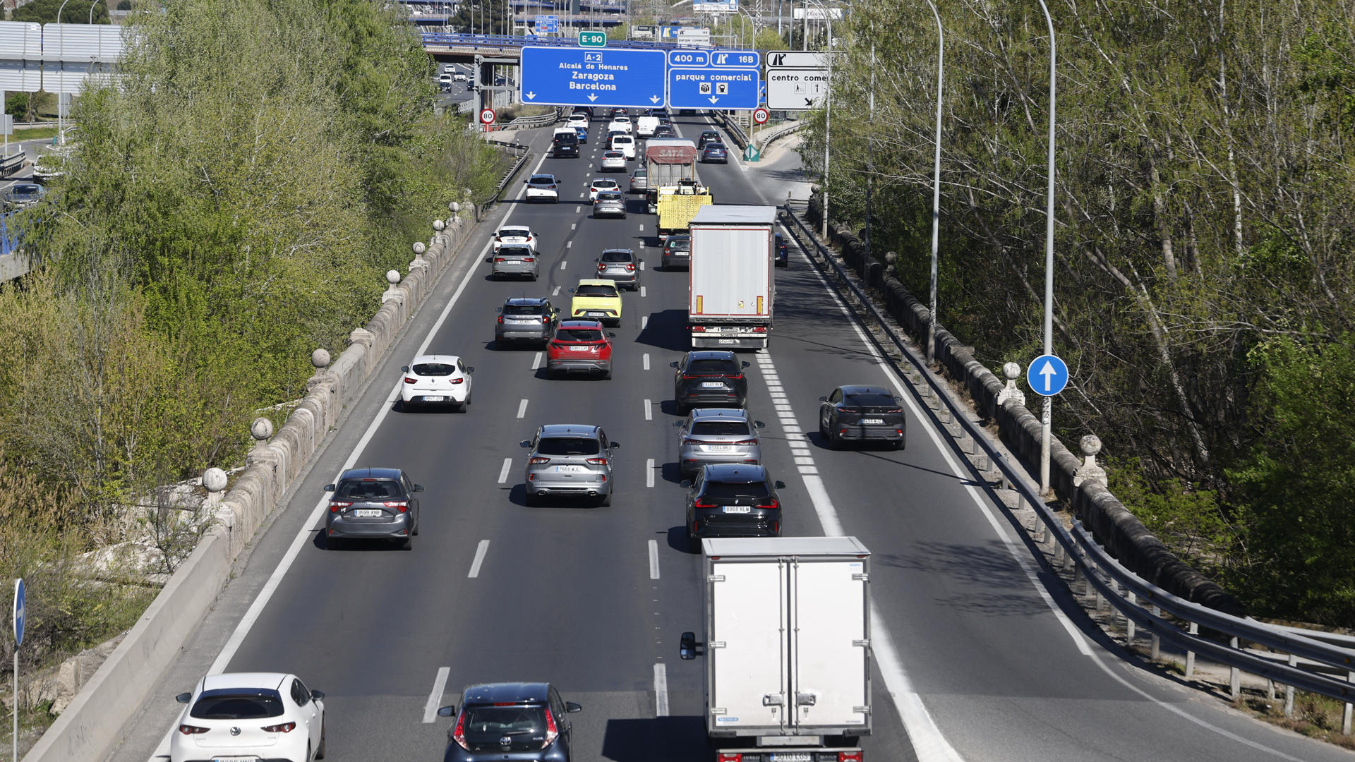 La UE propone a países como España prohibir a algunos vehículos acceder a las grandes ciudades en días alternos para ahorrar energía
