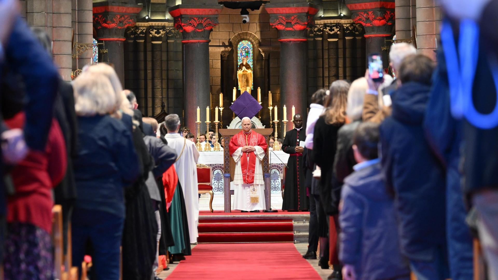 El Papa León XIV junto a la comunidad católica de Mónaco: 