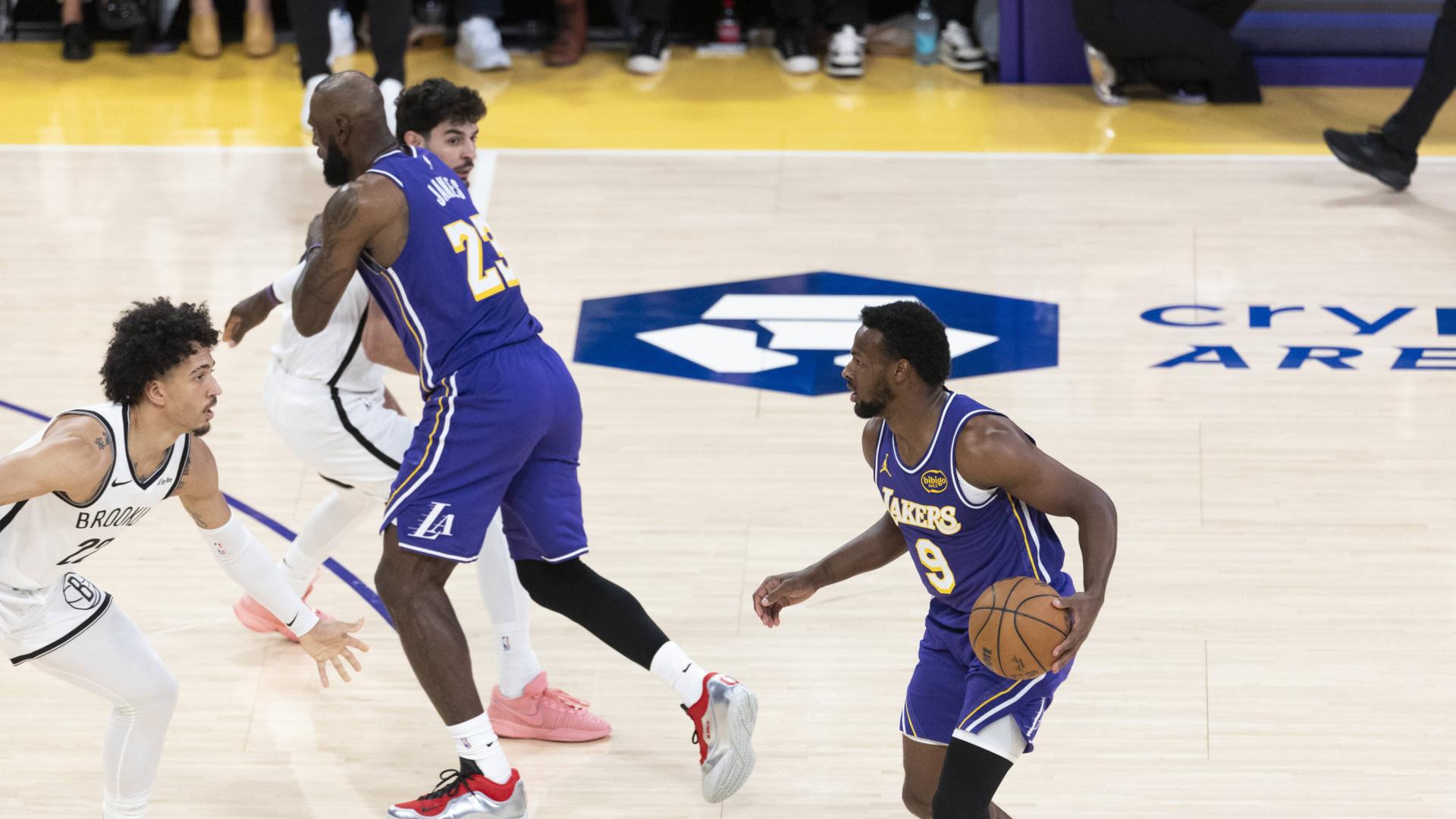 Jugada para la historia entre LeBron James y su hijo Bronny