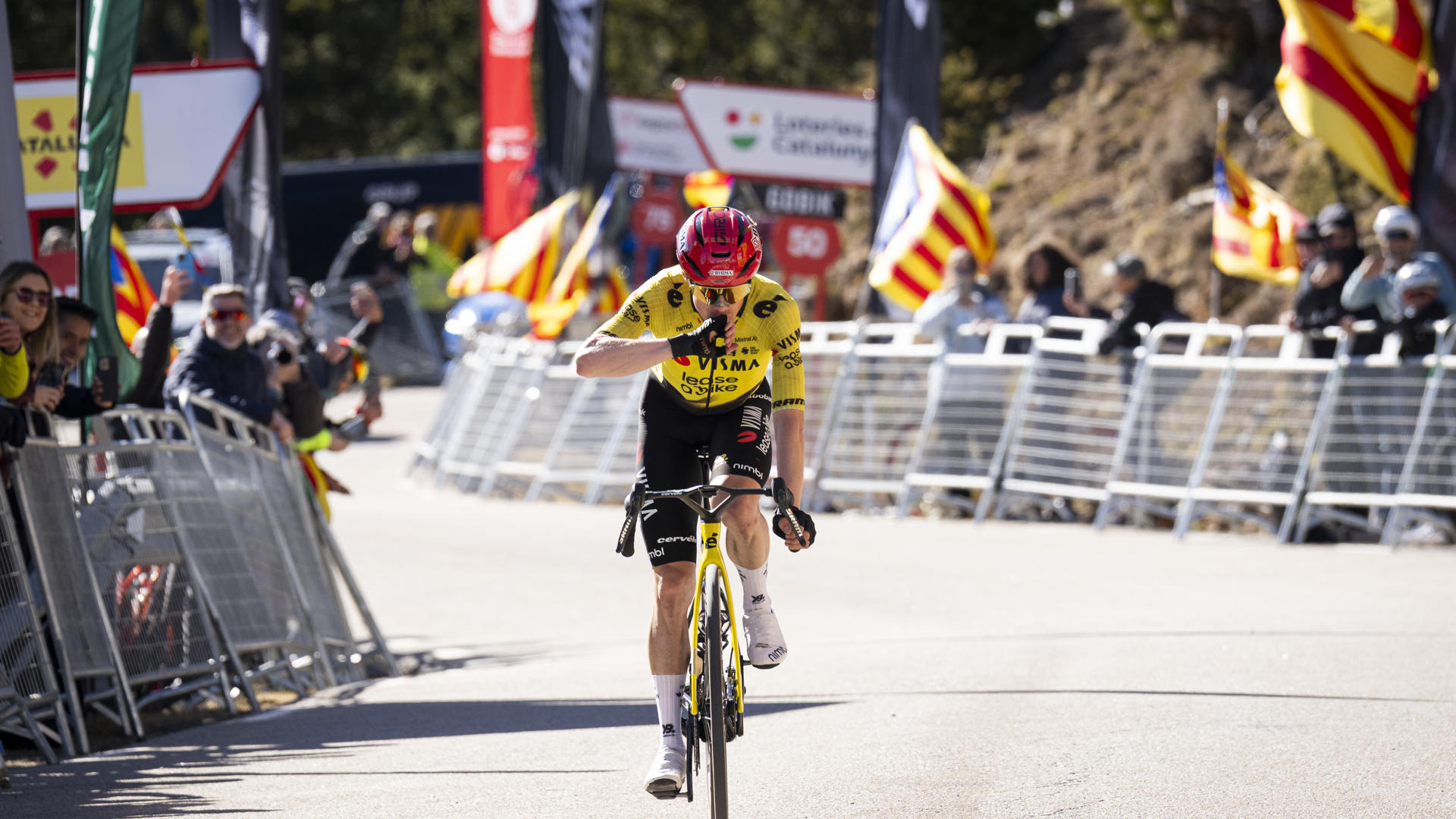 Doblete de victorias de Vingegaard en la Volta para encarrilar la general