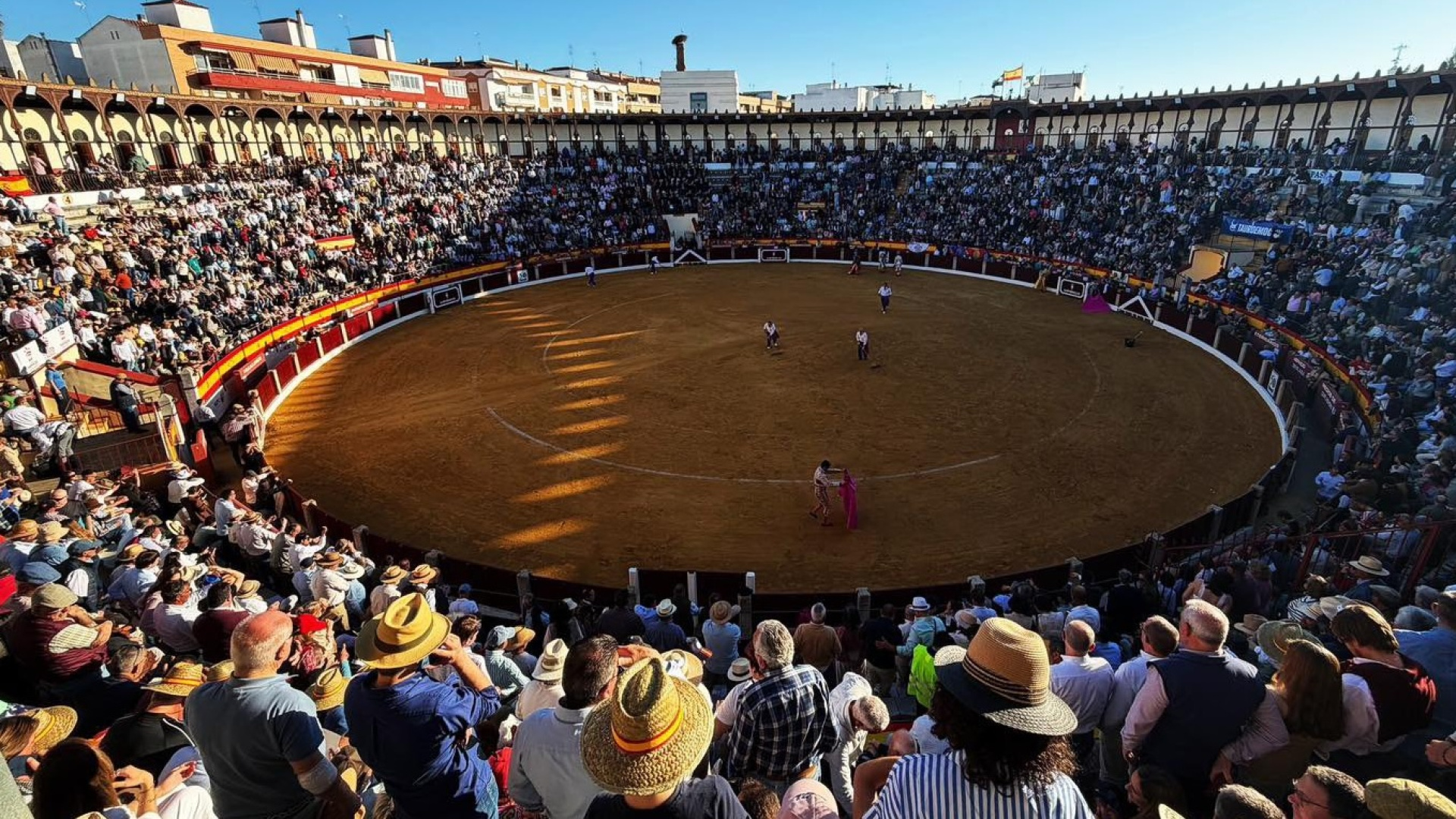 Emilio de Justo, Ortega y Aguado salen a hombros en Almendralejo