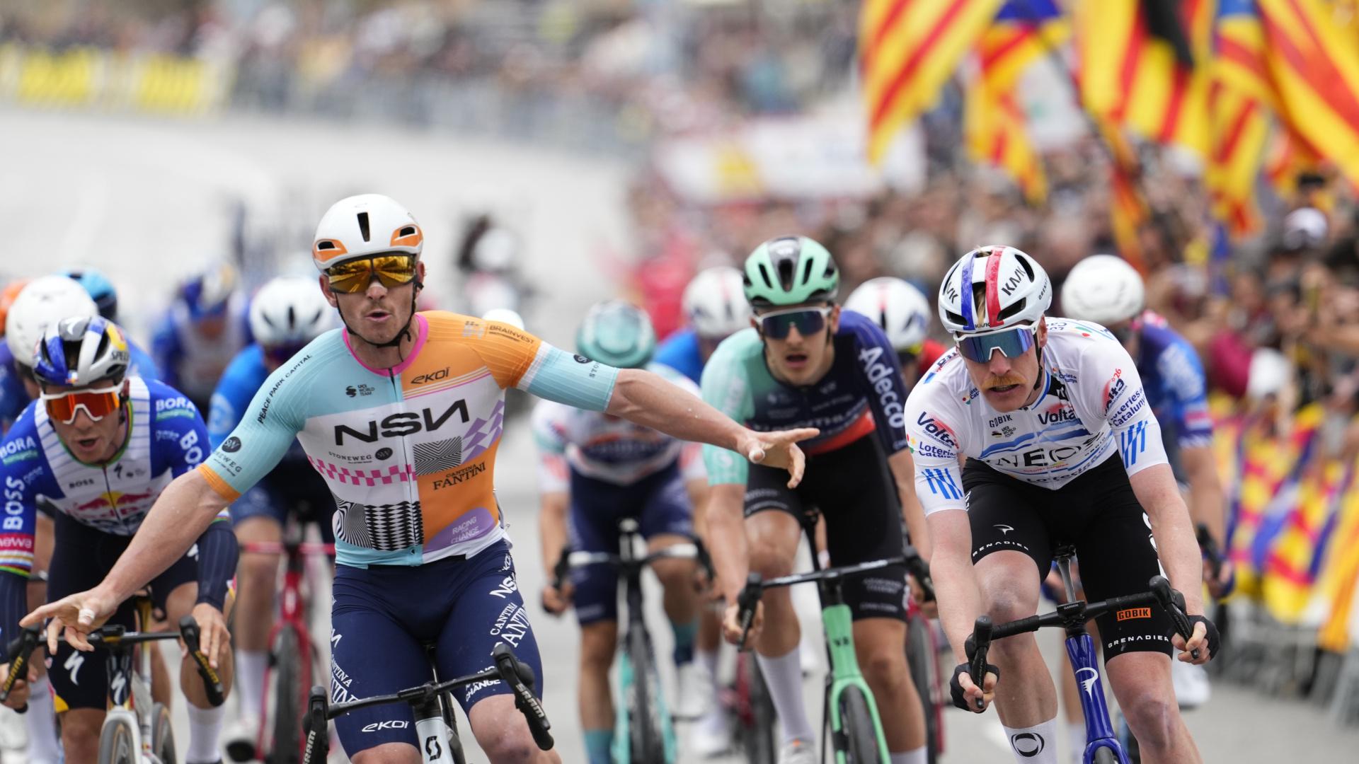 Brady Gilmore le regala a Iniesta el triunfo en Montjuic; general final de la Volta para Vingegaard