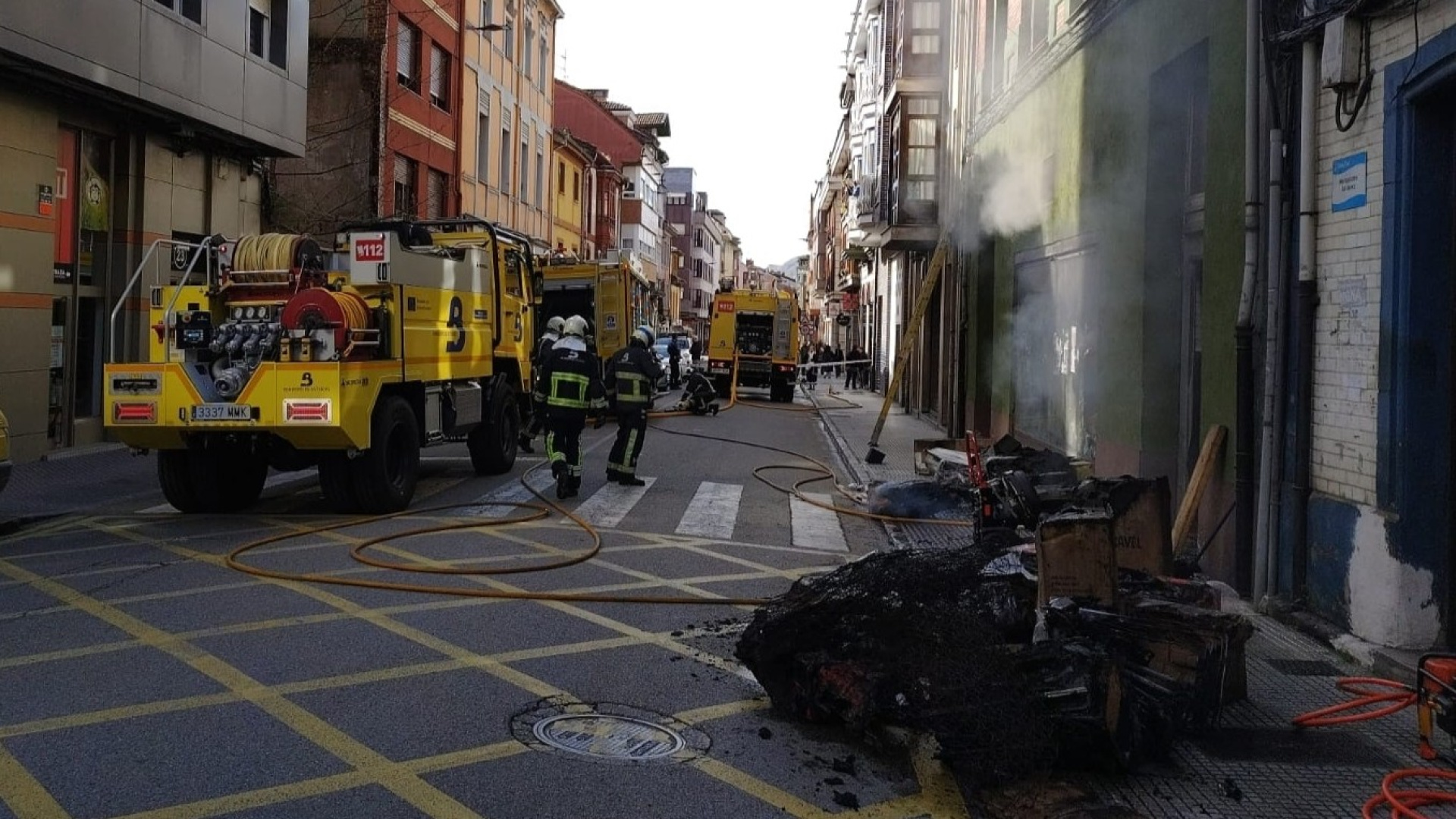 Hallan a un hombre muerto en el incendio de un local en la localidad asturiana de La Felguera