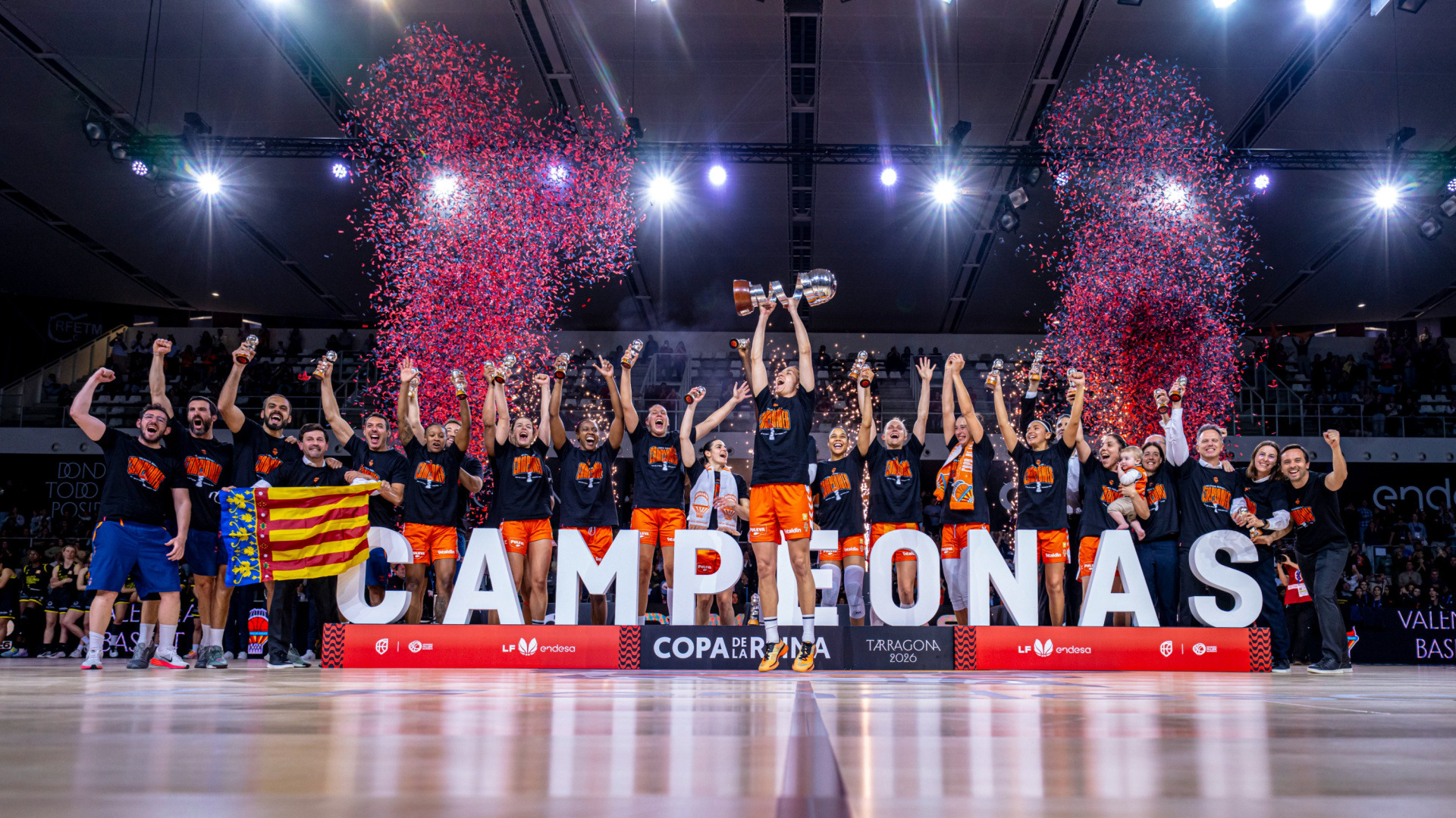 Valencia Basket saca el colmillo ante Jairis y levanta su segunda Copa de la Reina (70-65)