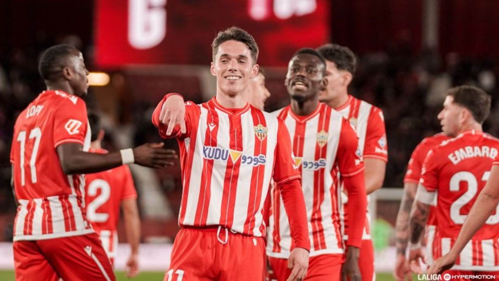 'Manita' del Almería para ponerse a un punto del liderato