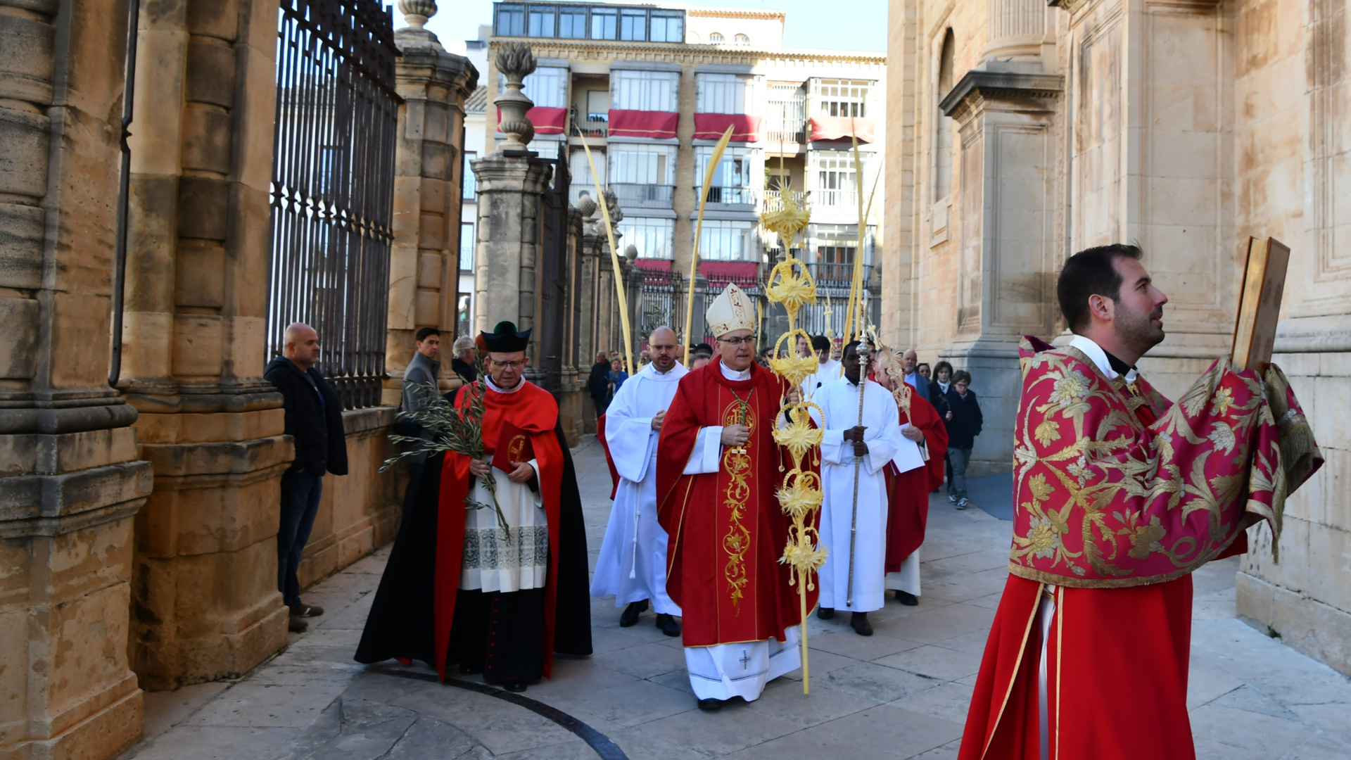 Jaén se entrega a la Semana Santa en un Domingo de Ramos que mira al misterio de la Pasión