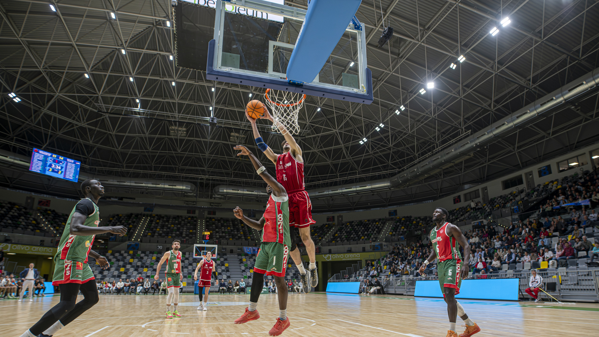 Un mal tercer cuarto condena al Jaén CB frente al potente Caja 87