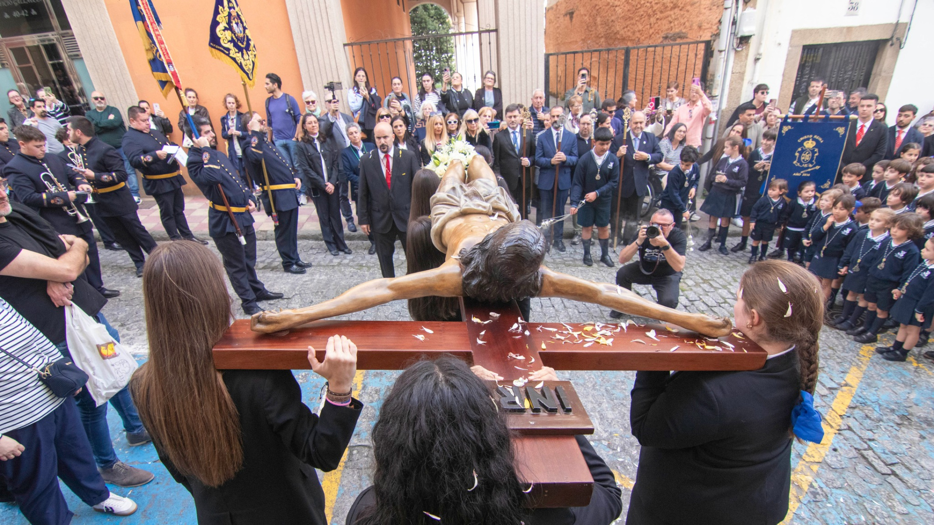 La Cofradía de Dolores protagoniza el único desfile del Lunes Santo en Ferrol