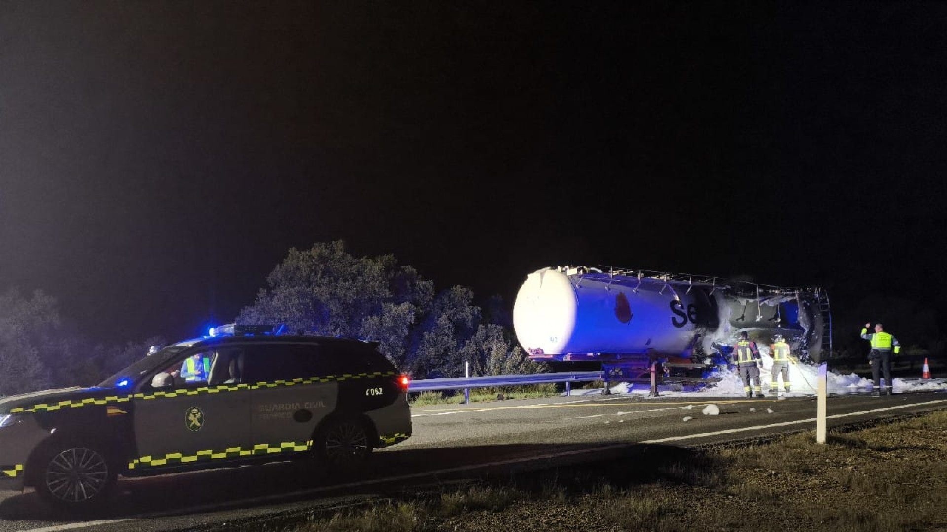 Un camión en llamas obliga a cortar la A-66 a la altura de Monesterio