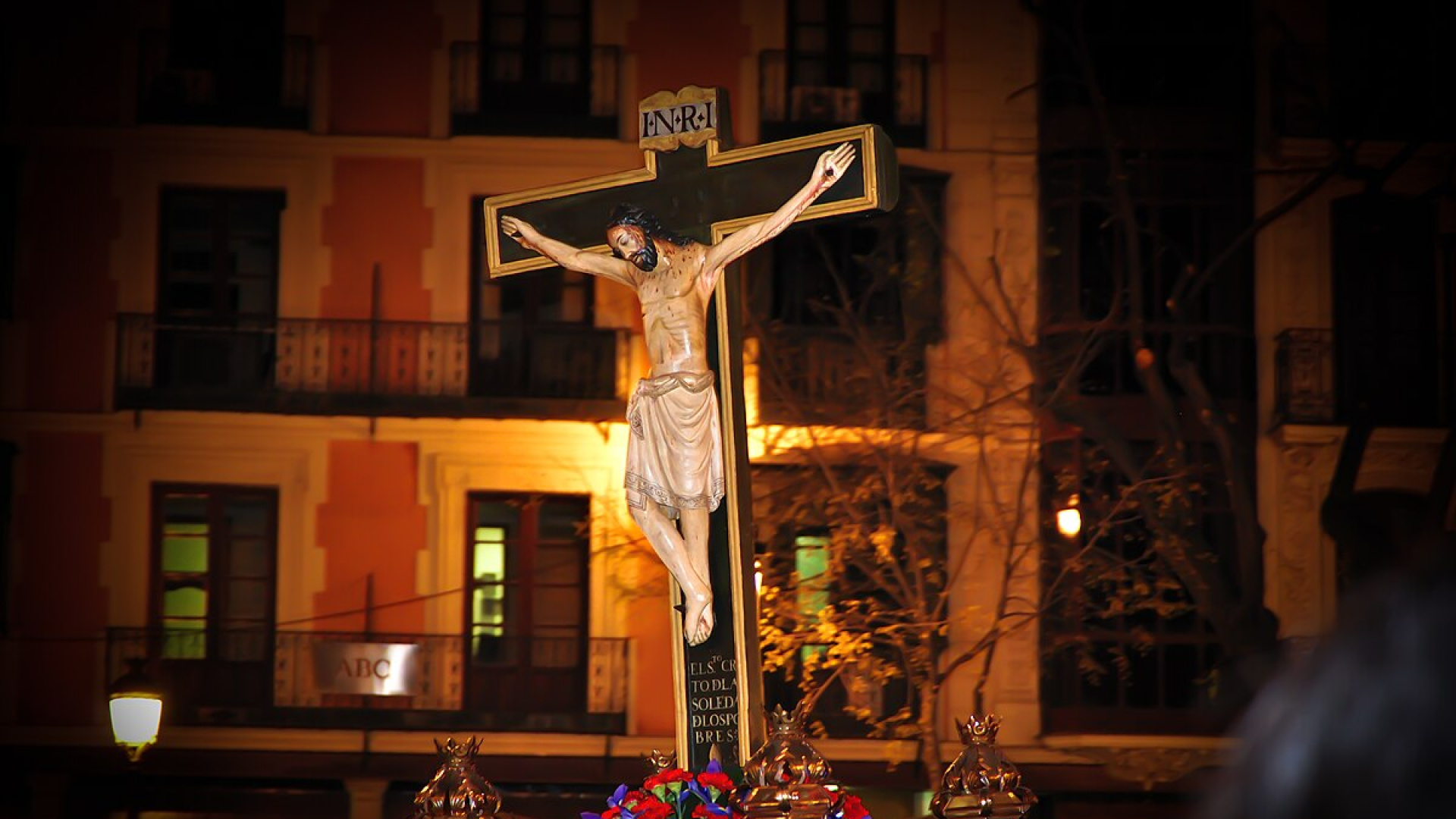 Dieciséis presos de Ocaña I custodian al Cristo en la procesión de la cofradía más antigua del mundo