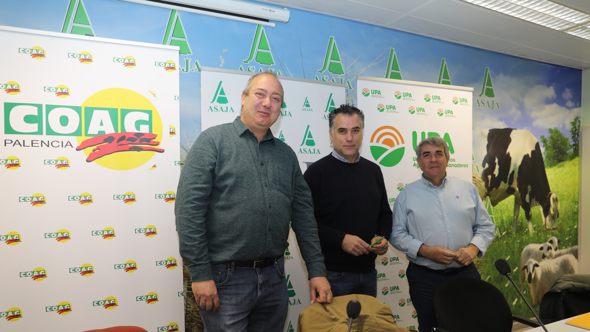 El precio de la leche podría bajar un 15% y amenaza con ahogar al campo palentino