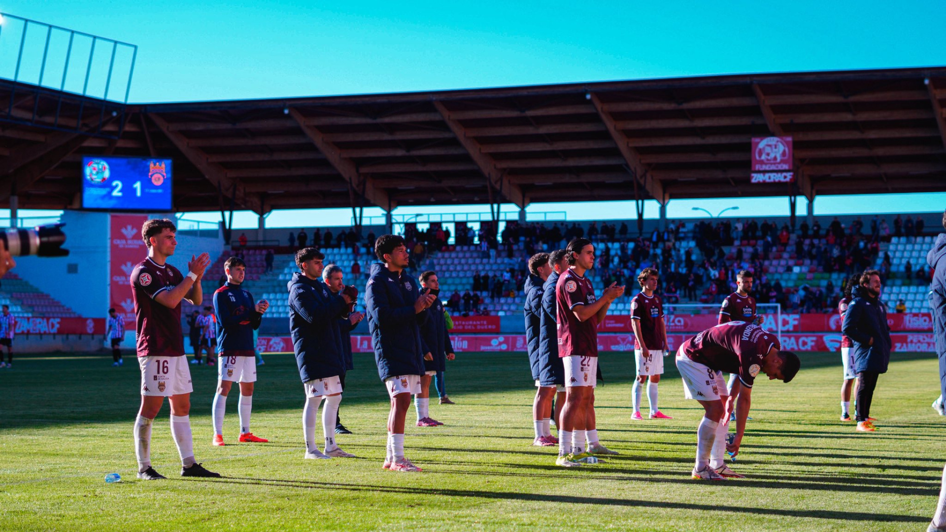 Luisão recupera confianza y marca el camino al Pontevedra para volver a los playoffs