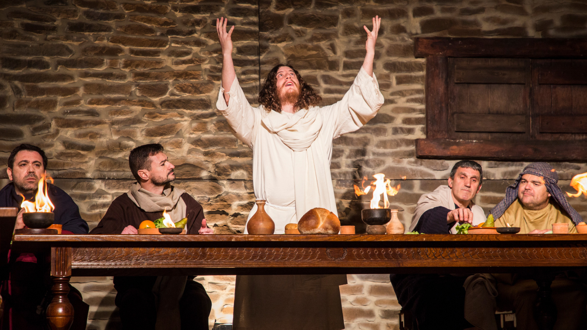 Calahorra revive la Pasión de Cristo en un espectacular Paso Viviente que une a toda la ciudad y atrae a miles de visitantes