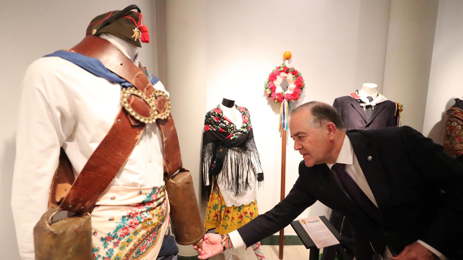 Talavera presume de su legado etnográfico con una exposición única de trajes regionales