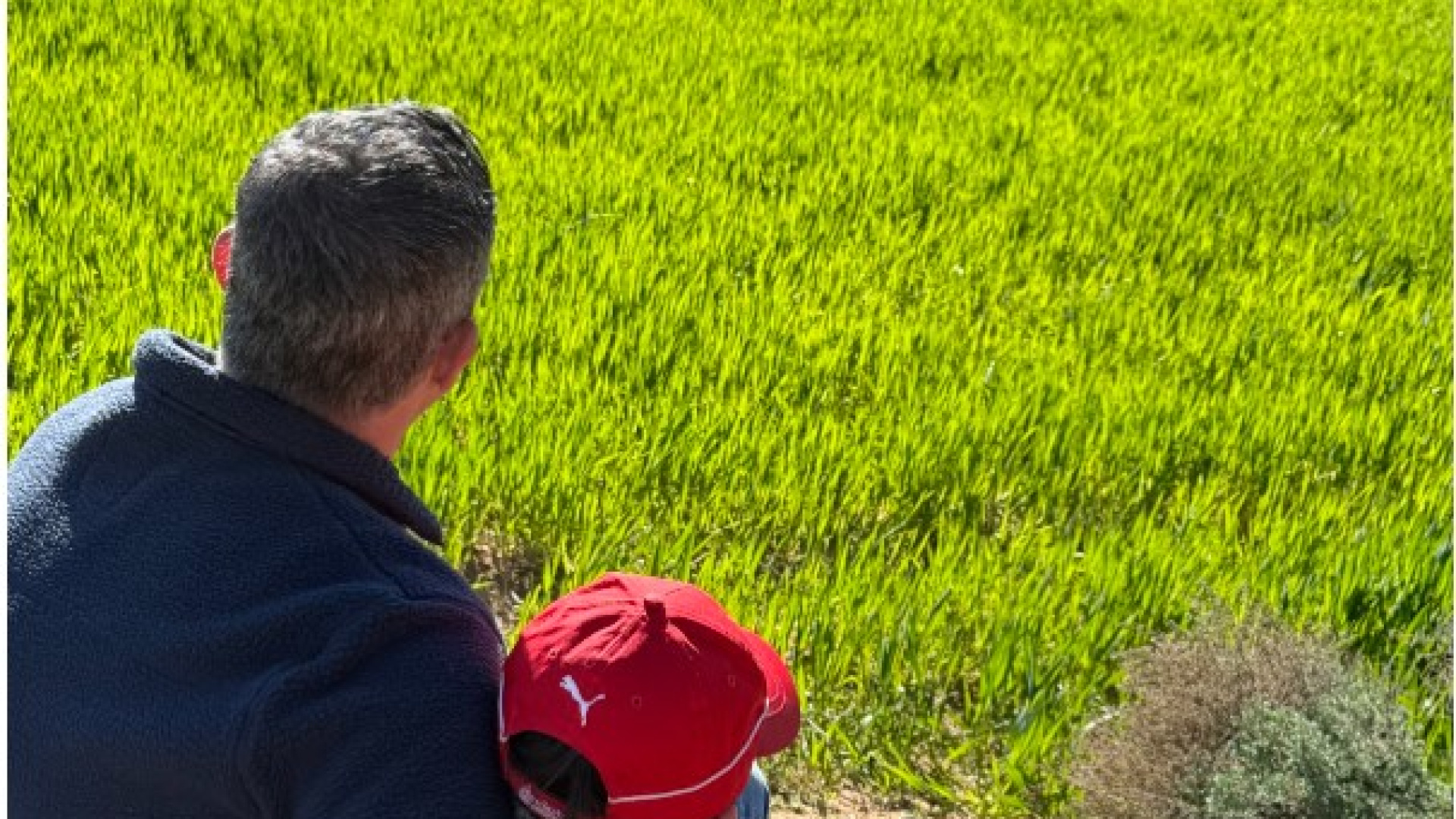 La lección de un padre y su hijo con autismo: "Me ha enseñado a bajar el ritmo y a entrar en su mundo"