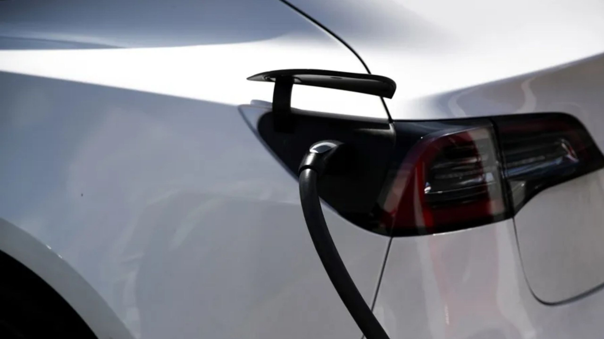 Navarra se enchufa al coche eléctrico pero no consigue rejuvenecer su parque móvil