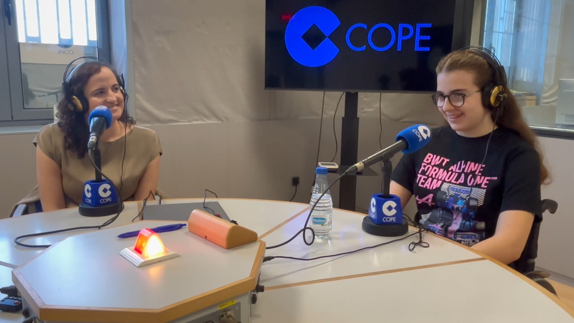 Una joven con autismo diseña un videojuego para que sientas su realidad en primera persona