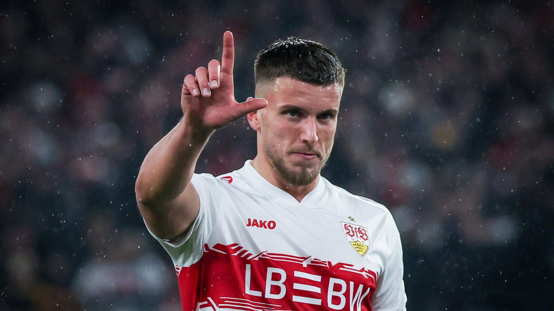 La desorbitada cantidad que una estrella de Bosnia tendrá que gastarse en cerveza para cumplir una promesa mundialista