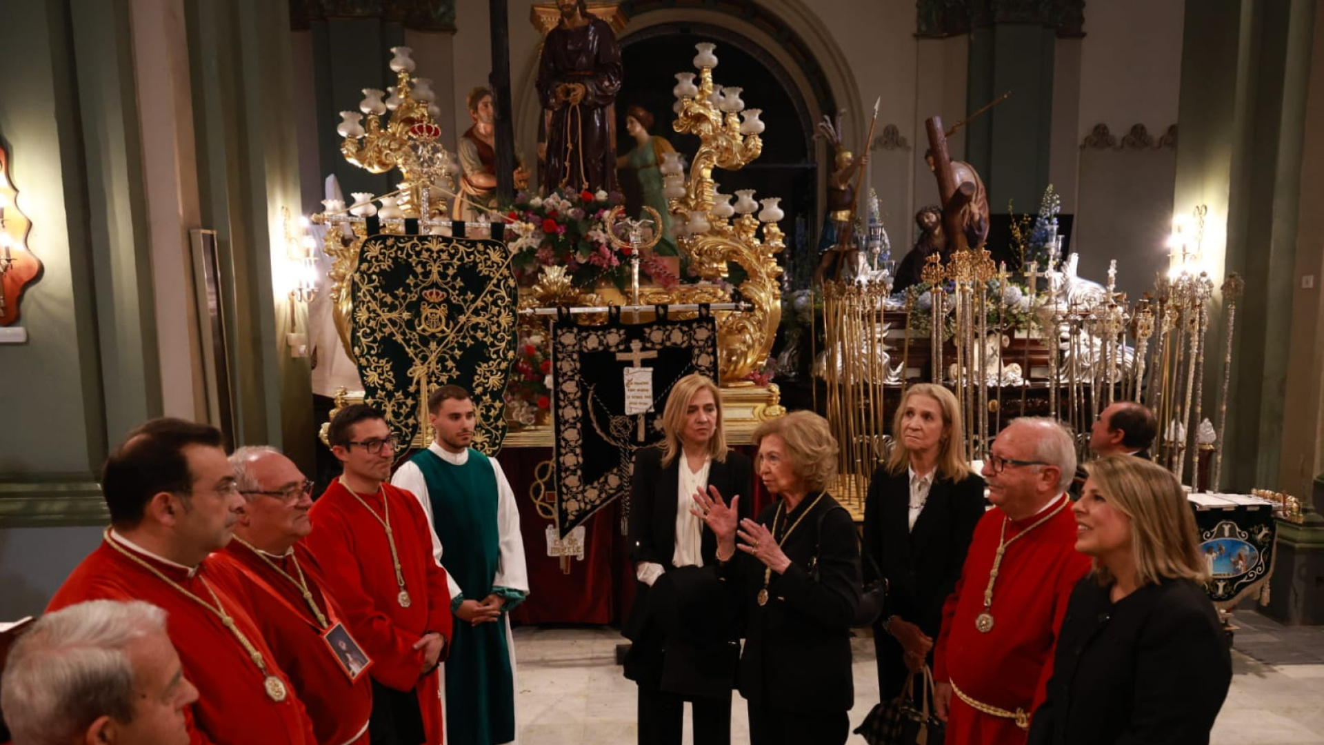 La reina Sofía se rinde ante la Semana Santa de Cartagena en una noche histórica