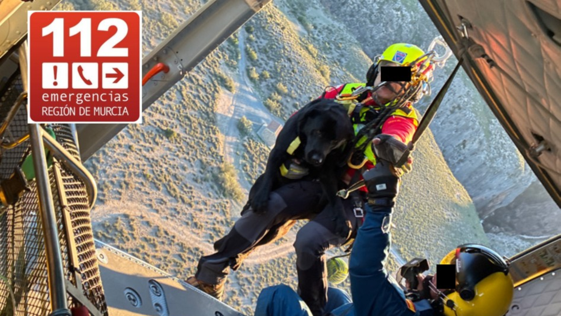 Un helicóptero rescata a un perro atrapado en el fondo del Cañón de Almadenes