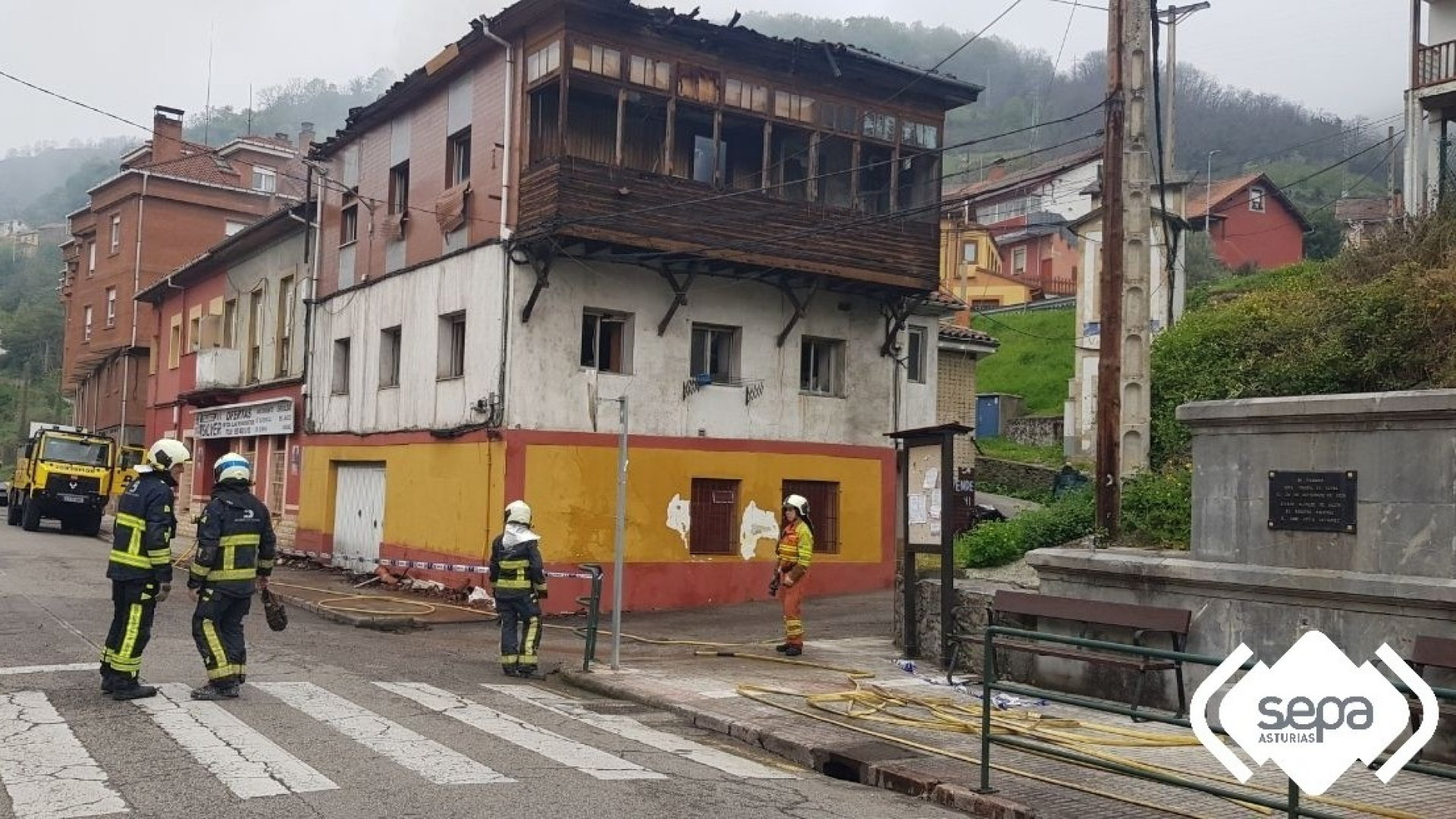 Muere una persona en el incendio de una casa deshabitada en Aller