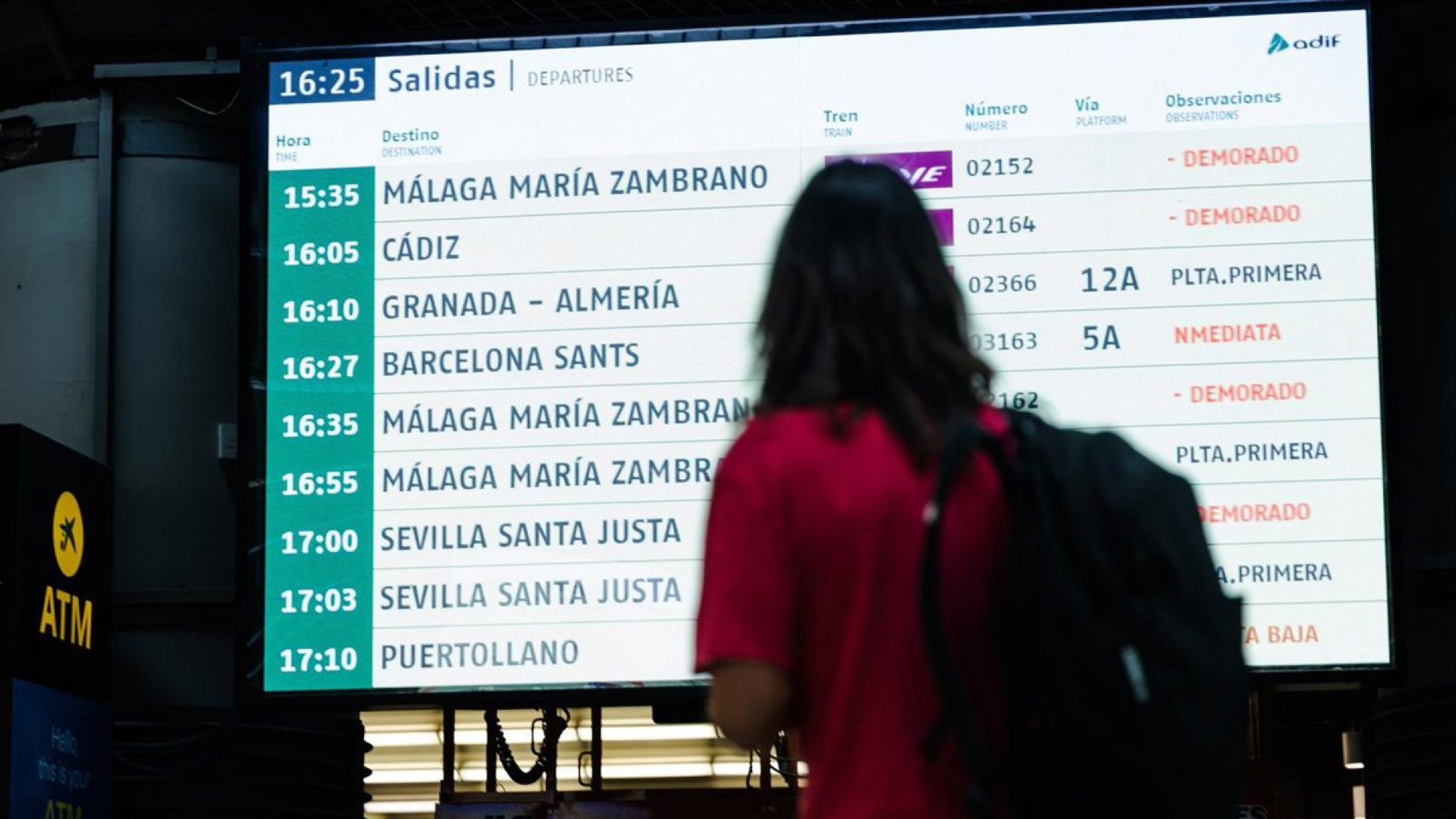 La odisea de regresar de Málaga sin AVE directo tras las vacaciones de Semana Santa : 