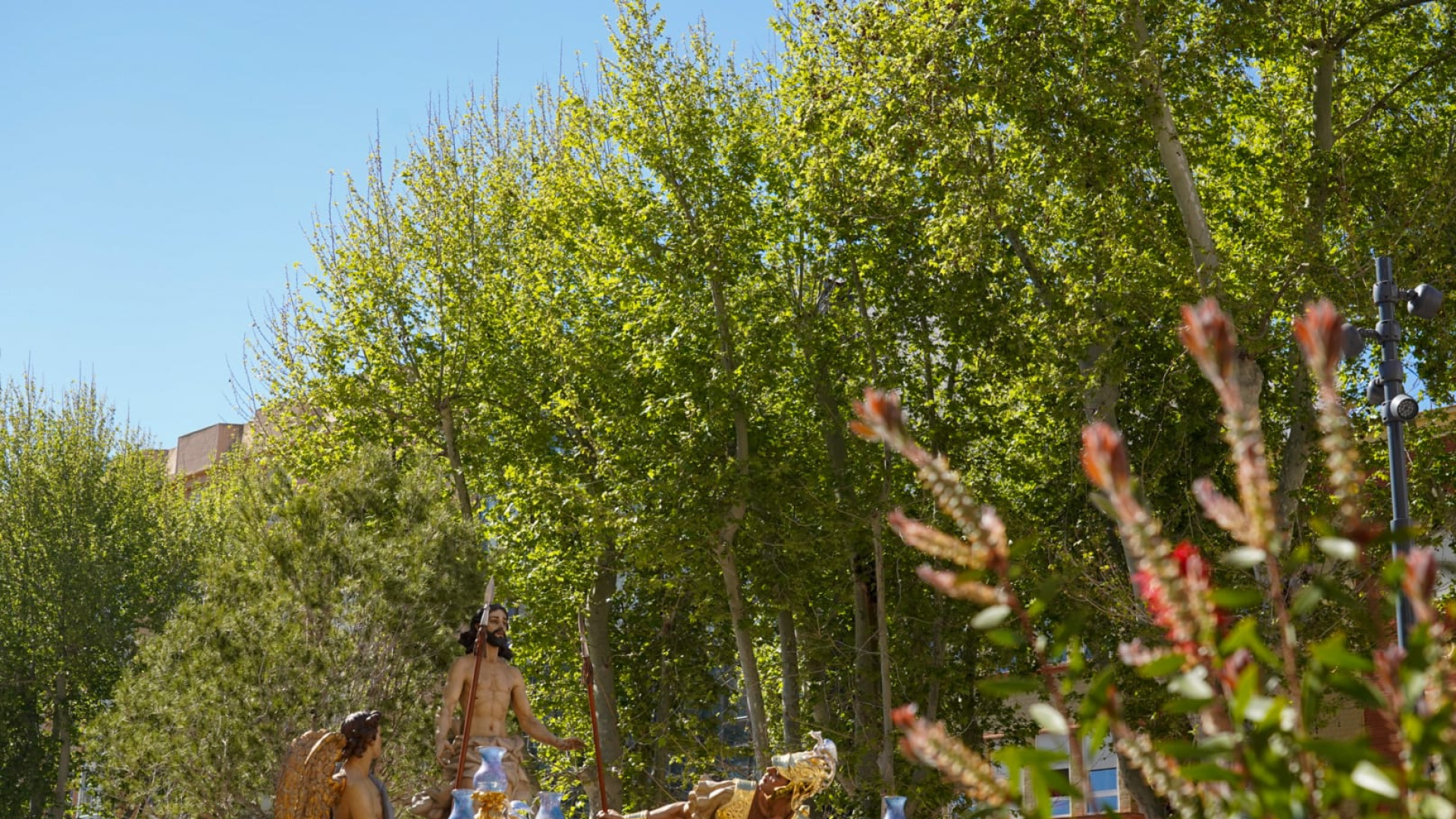 La procesión del Resucitado ilumina Cartagena y pone el broche de oro a su Semana Santa