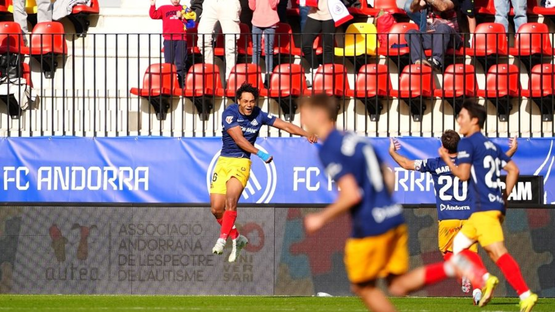 El Andorra arrolla al líder con una remontada demoledora
