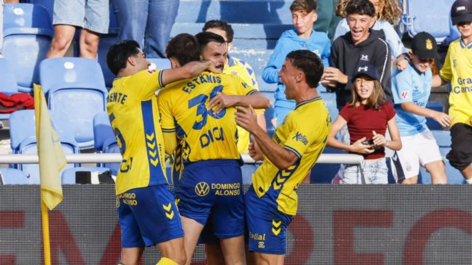 Las Palmas remonta y aprieta más la lucha por el ascenso directo