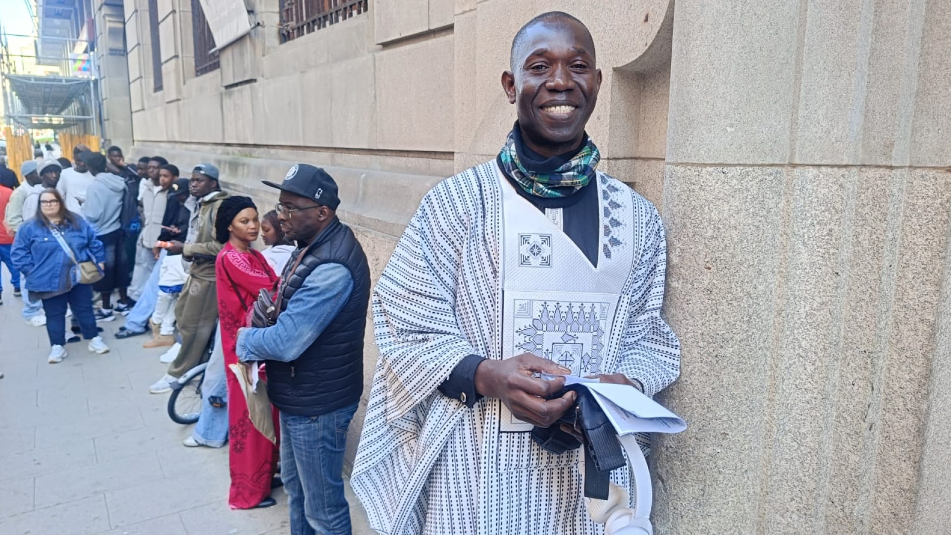 Sar Lamine, senegalés, lleva 18 años en A Coruña: "Es muy tranquilo, no podemos quejarnos"