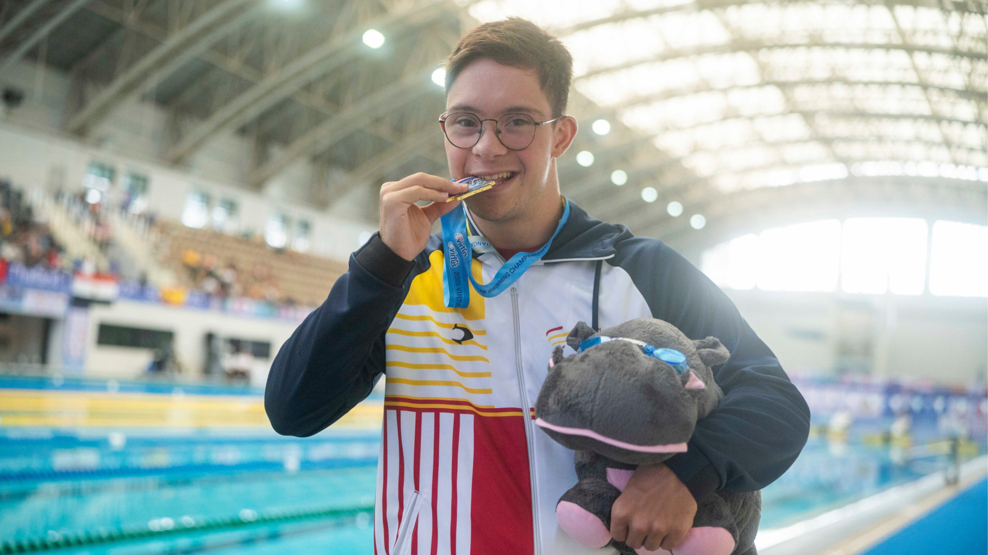 Guillermo Gracia, el 27 veces campeón del mundo de natación adaptada, recibe el Premio Picota del Jerte