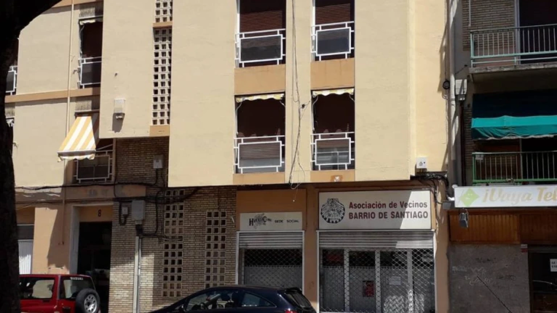 El barrio de Santiago recupera la ayuda vecinal con el proyecto '¿Tienes sal?'