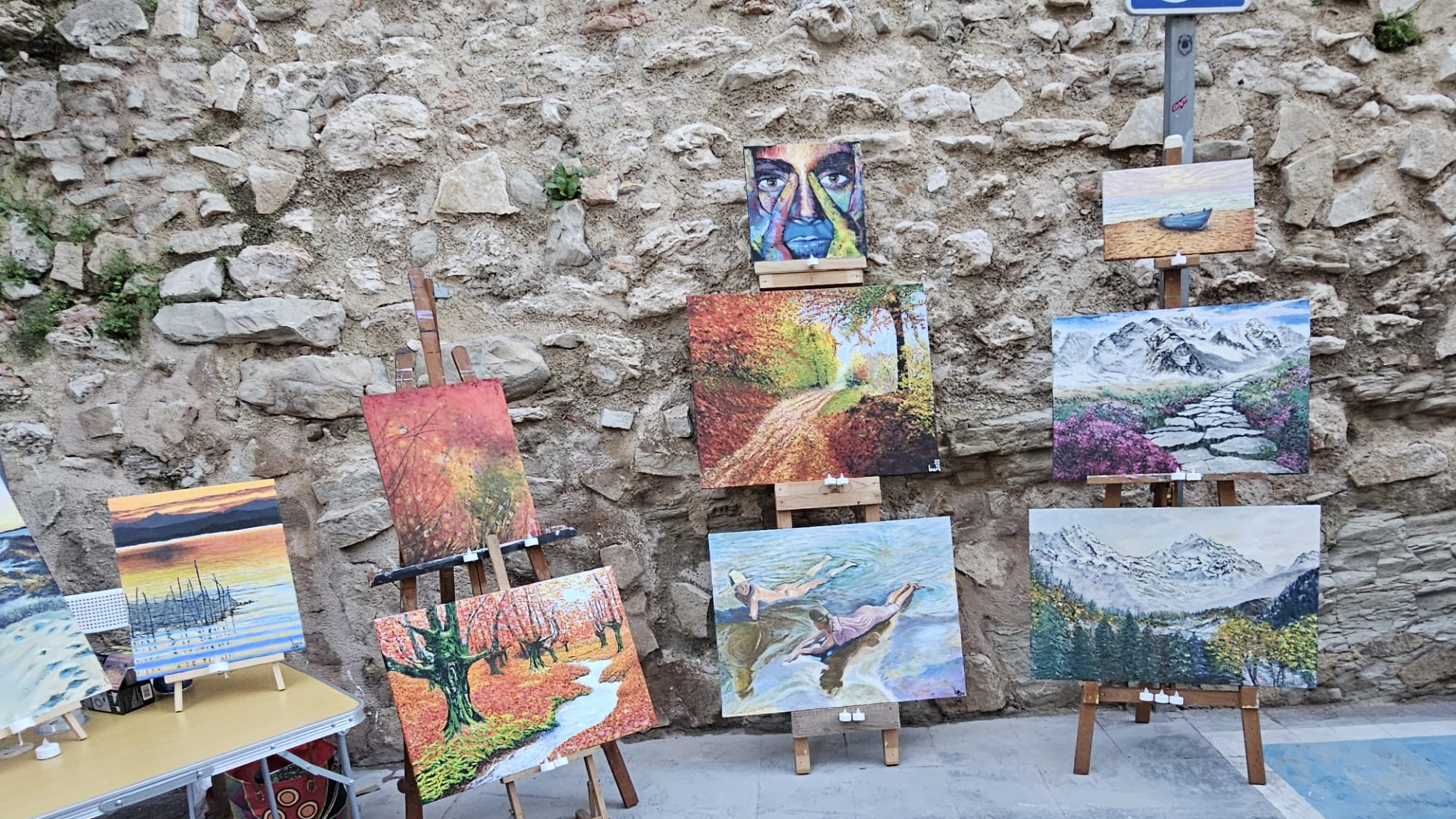 El corazón de Calp se transforma en un taller de arte al aire libre