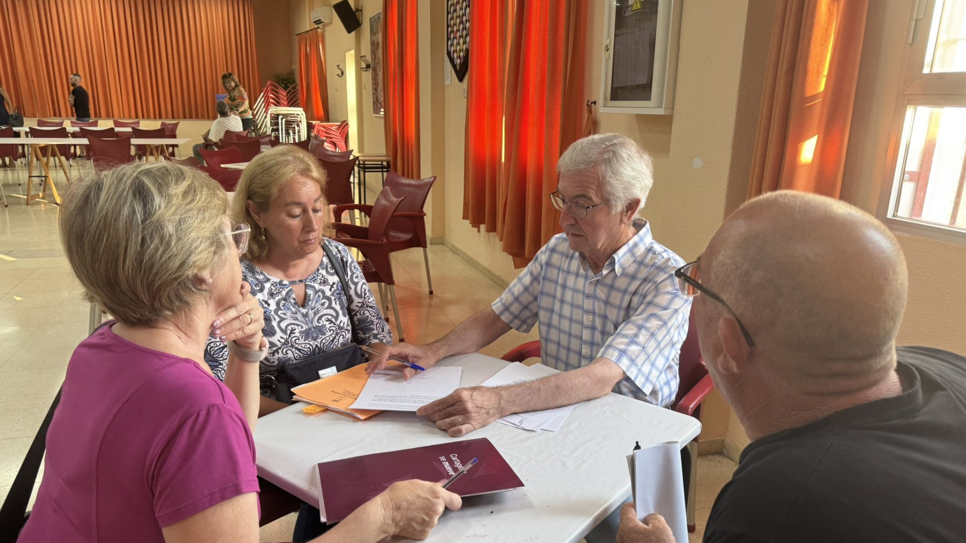 De pabellones en ruinas a homenajes culturales: MC exige actuar en La Palma y Perín